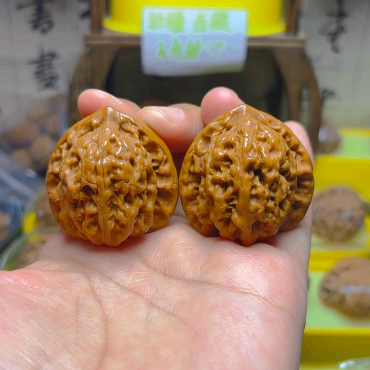 文玩核桃吊坠霞云岭