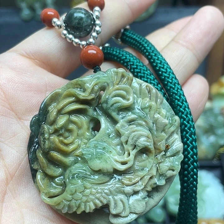 未镶嵌蛇纹石玉颈饰