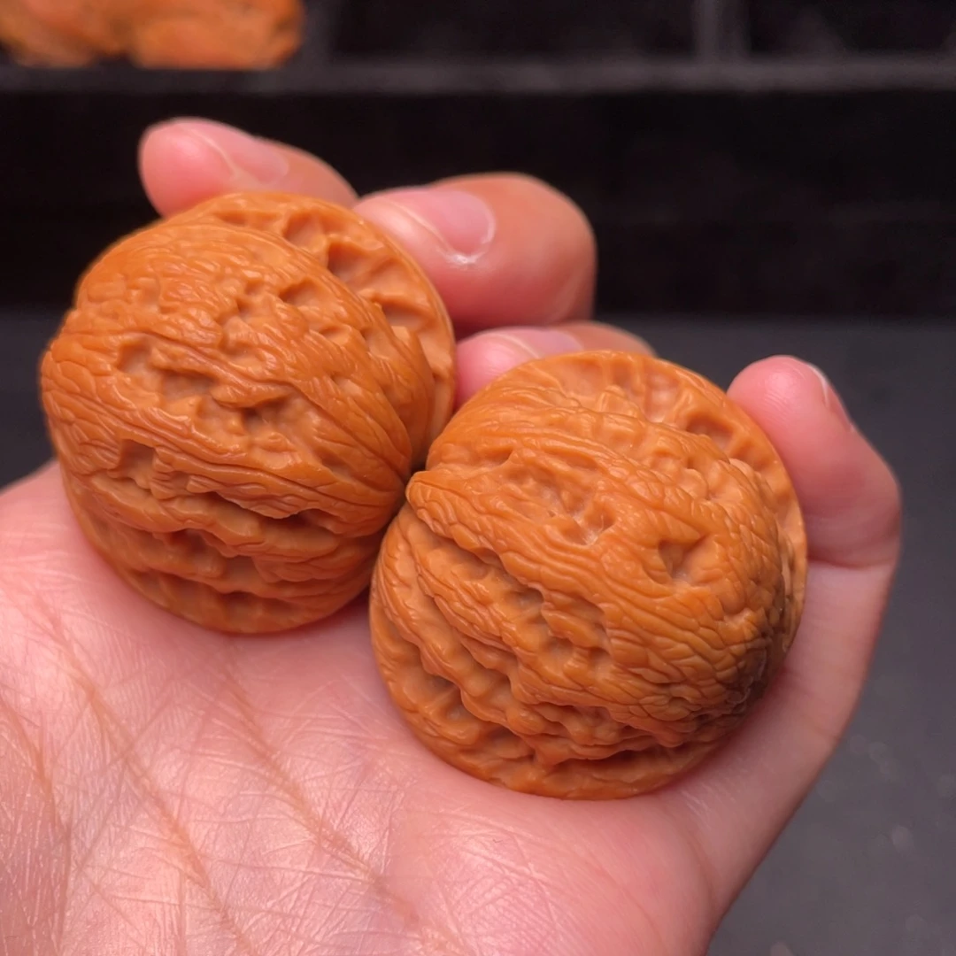文玩核桃把件秦岭野生文玩核桃