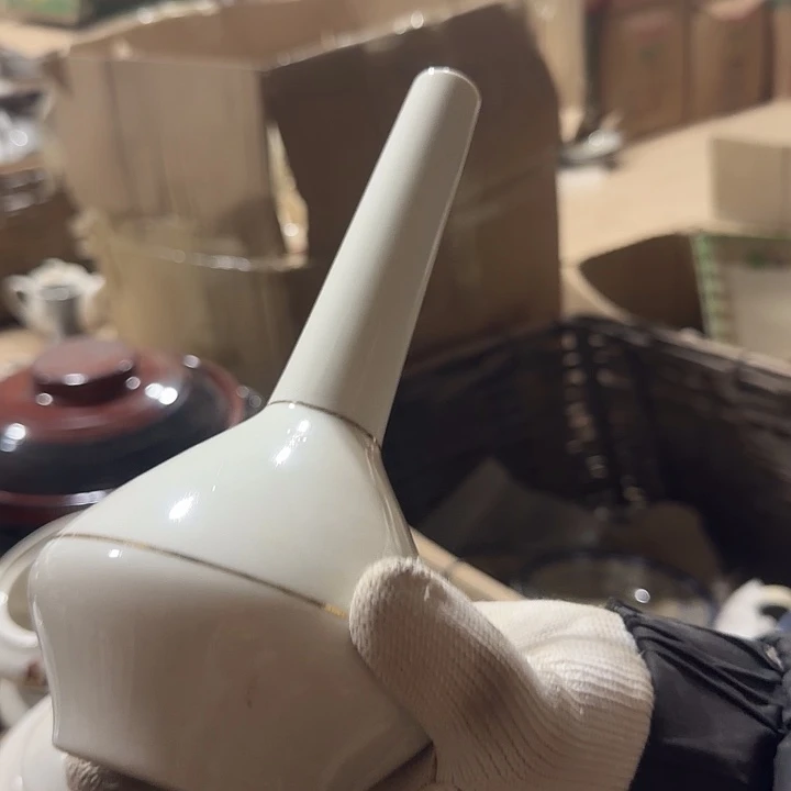 库存微瑕春雷花瓶一个