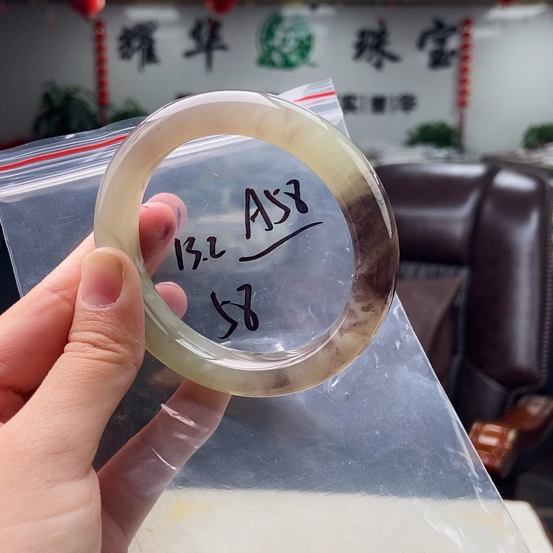 和田玉未镶嵌手镯拍一发一