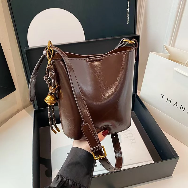 6025 咖色 （长20厘米高18厘米）时尚百搭包包（无礼盒）