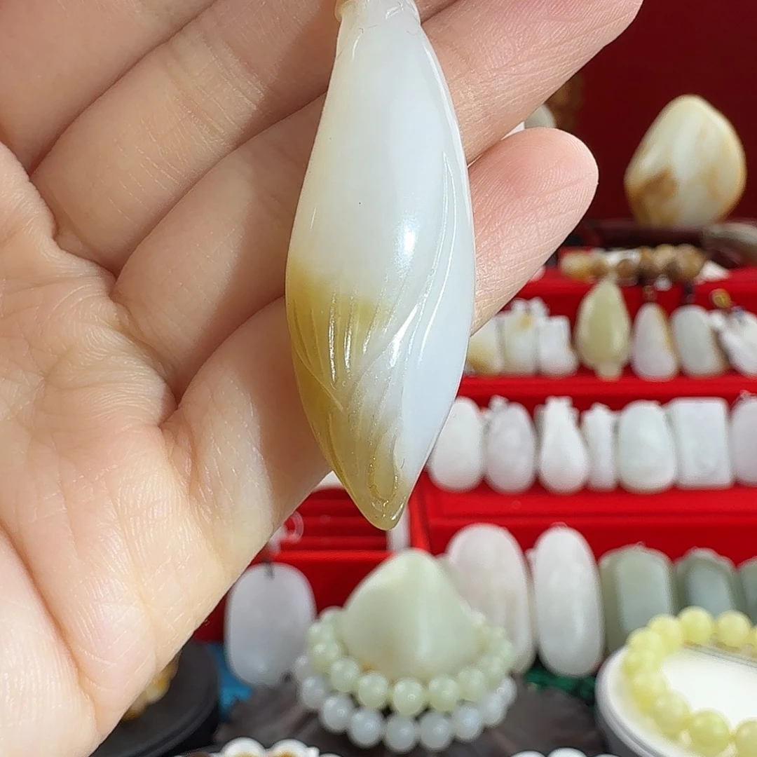 和田玉（糖玉）未镶嵌颈饰