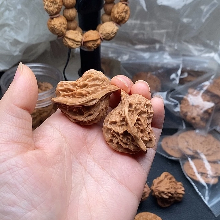 文玩核桃吊坠小鸟