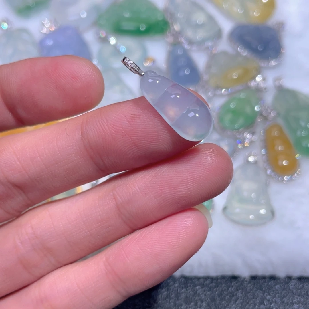 颈饰18K金镶嵌翡翠翡翠