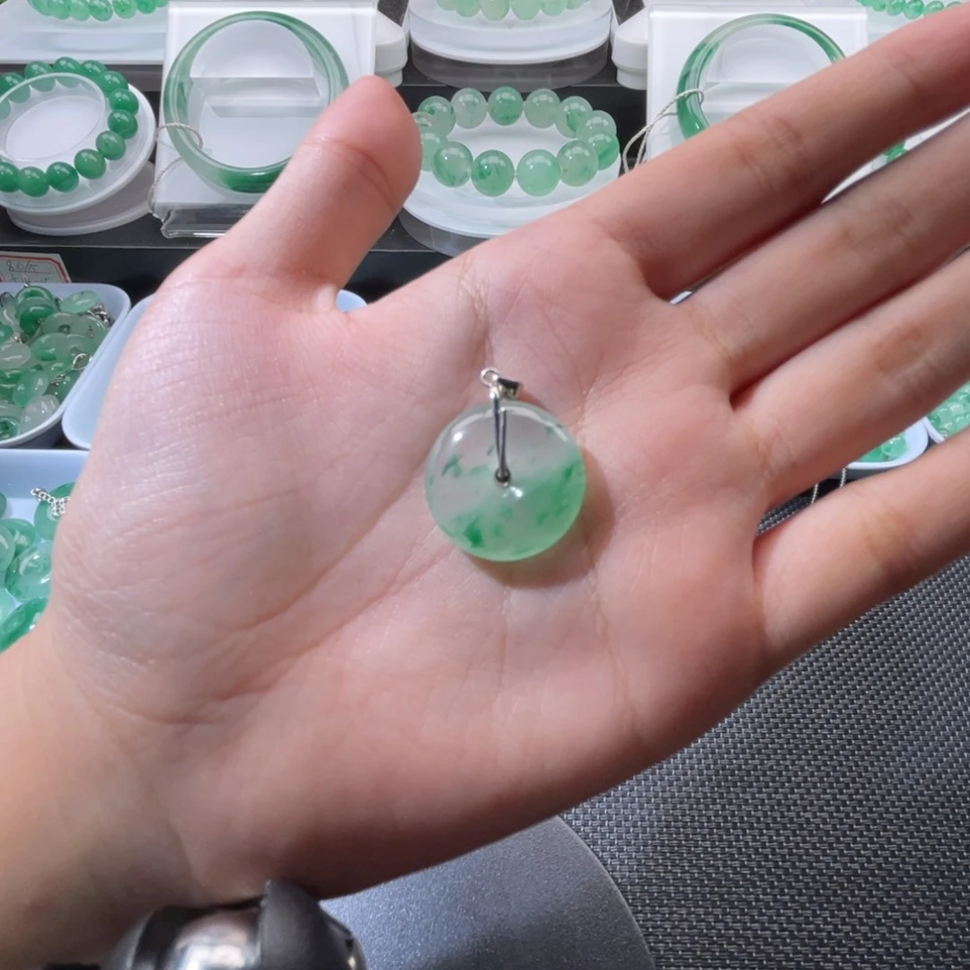 七***桐石英质玉（非洲翠）合金耳钉