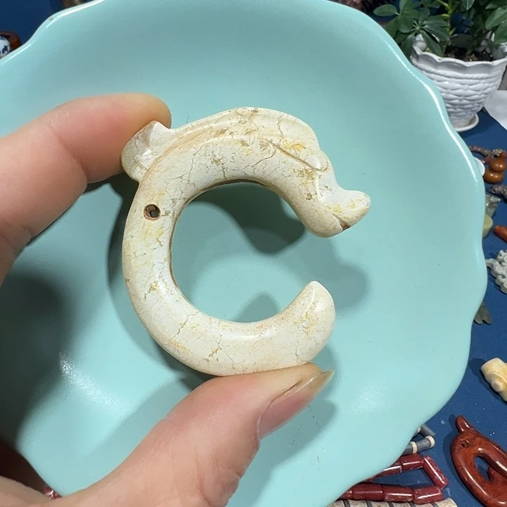 透闪石质玉未镶嵌挂件