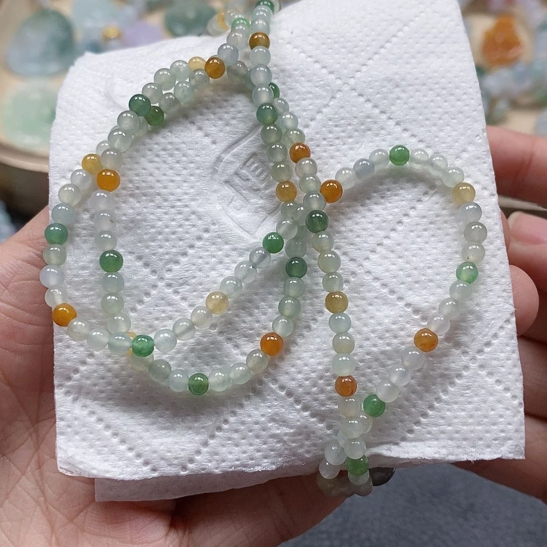 翡翠颈饰未镶嵌闪