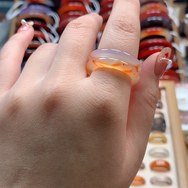 玛瑙/玉髓手镯未镶嵌不**我