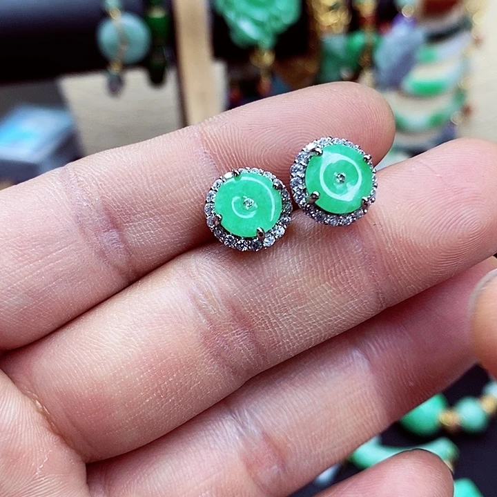 翡翠颈饰未镶嵌耳饰