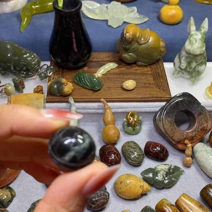 透闪石质玉未镶嵌挂件双面富甲