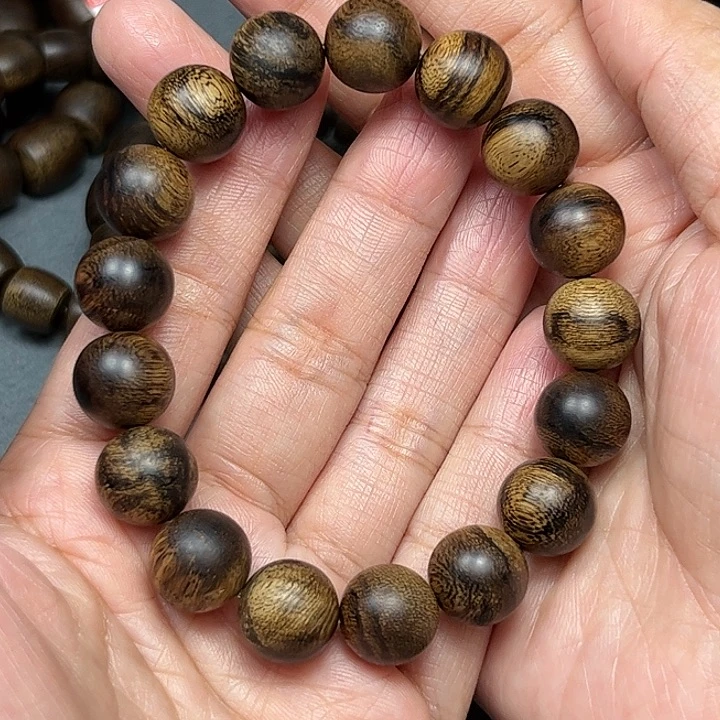 起***生沉香碎屑沉香白棋虎皮留疤1.2