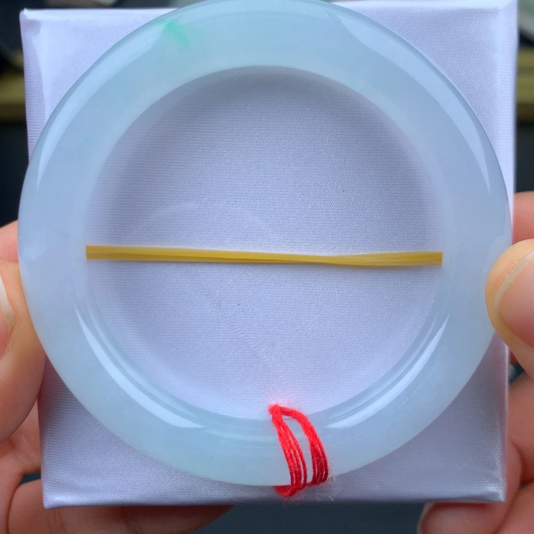 翡翠未镶嵌手镯冰蓝飘抹绿翠