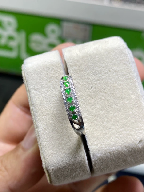 缅甸天然翡翠阳绿翡翠排戒