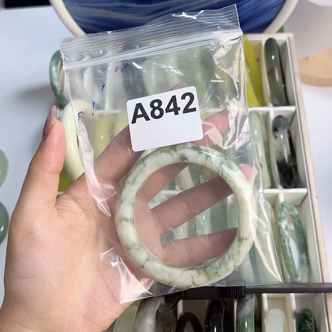 蛇纹石玉手镯未镶嵌天***丽