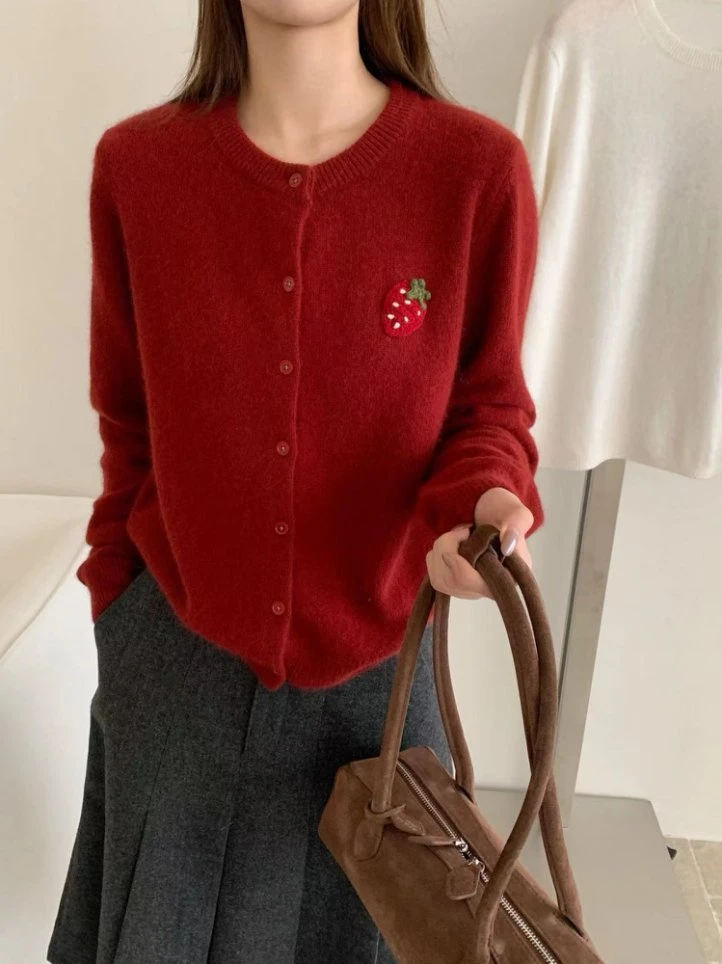 【潘潘.528801】2025秋冬新款獭马绒小草莓羊毛混纺开衫女装针织衫