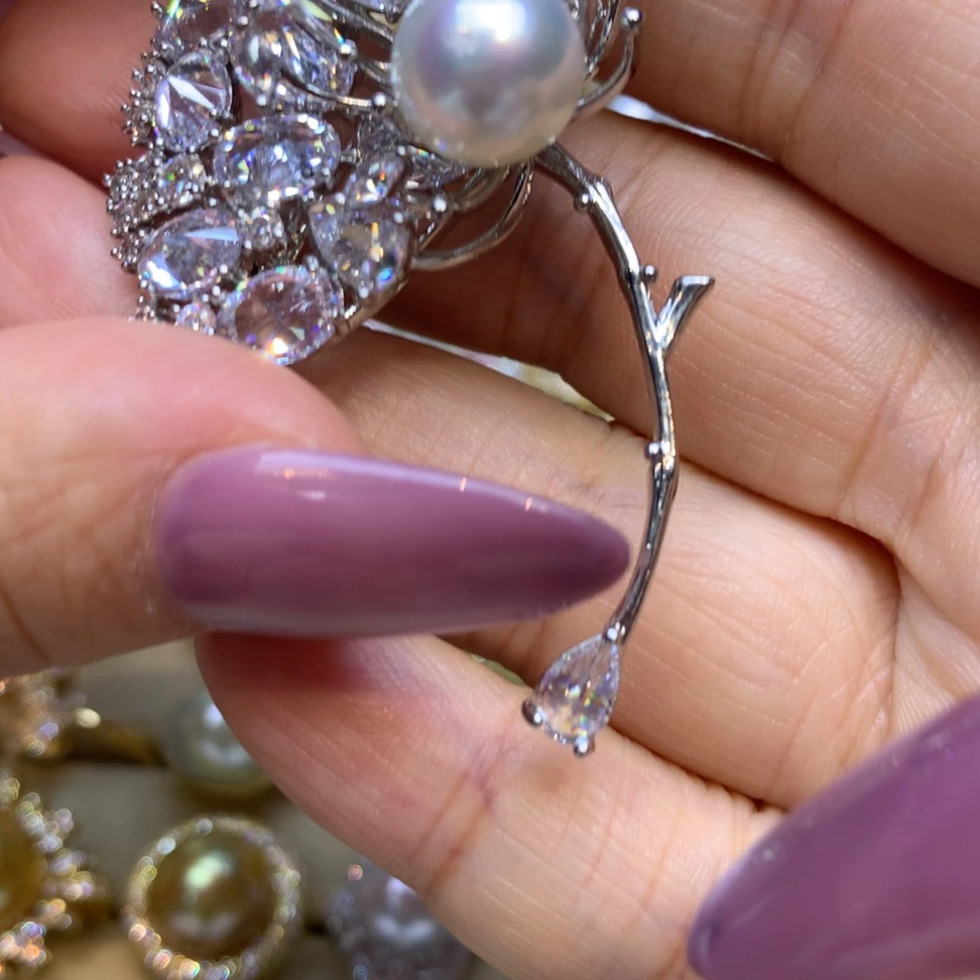 未镶嵌胸饰海水珍珠