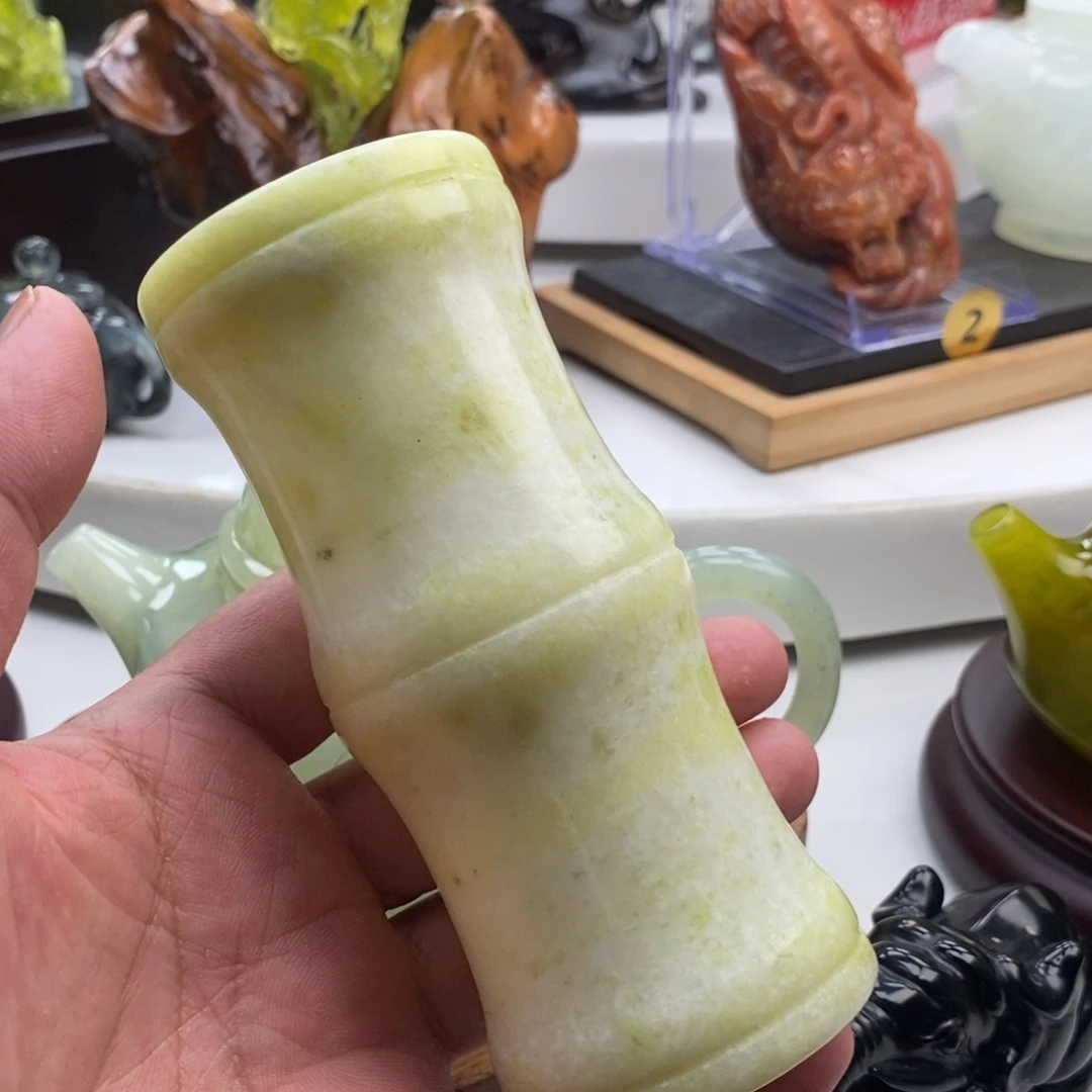岫玉未镶嵌四大名玉笔筒