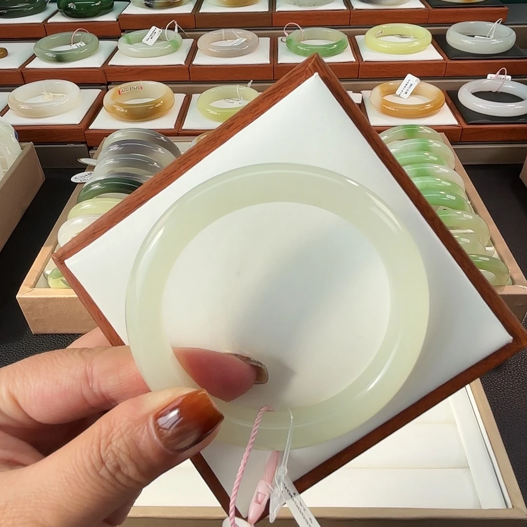 和田玉未镶嵌手镯57冰荔枝