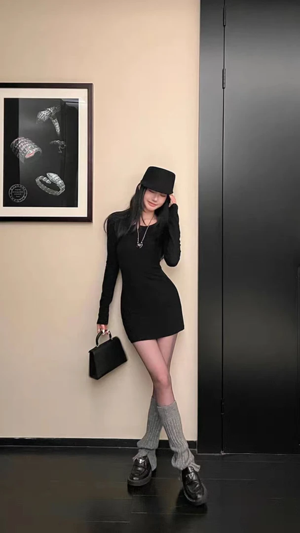 纯欲风性感U领长袖连衣裙女设计感小众气质紧身收腰显瘦包臀短裙