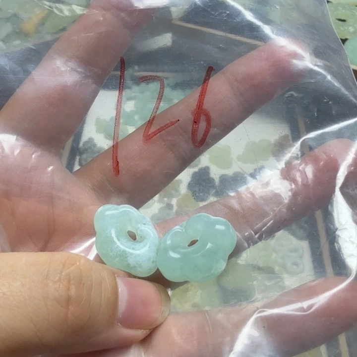 透闪石-蛇纹石玉吊坠未镶嵌