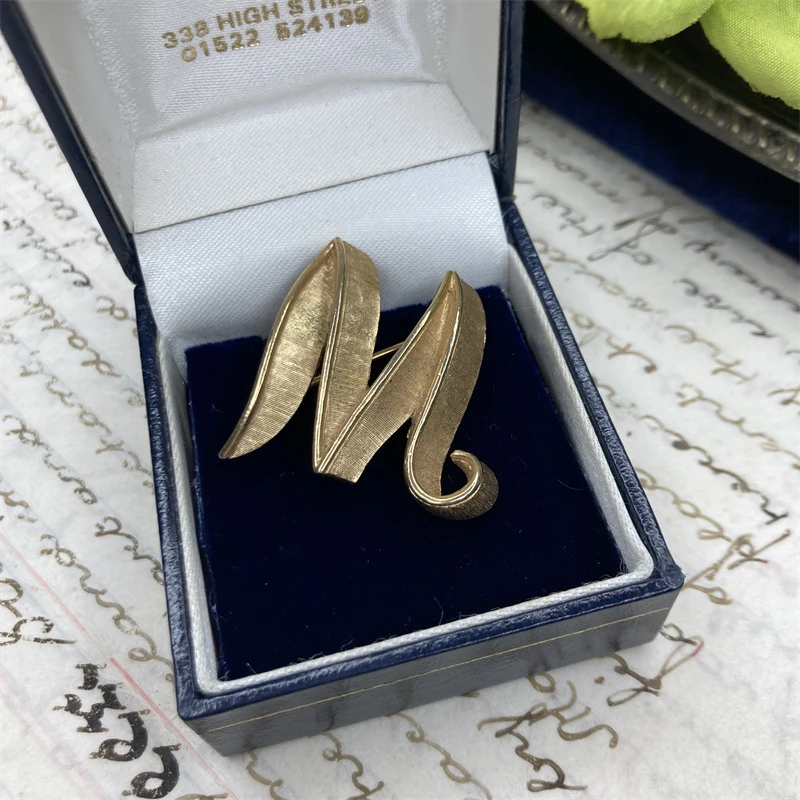 合金胸针 trifari金色字母M胸针1-1【2071226-050】