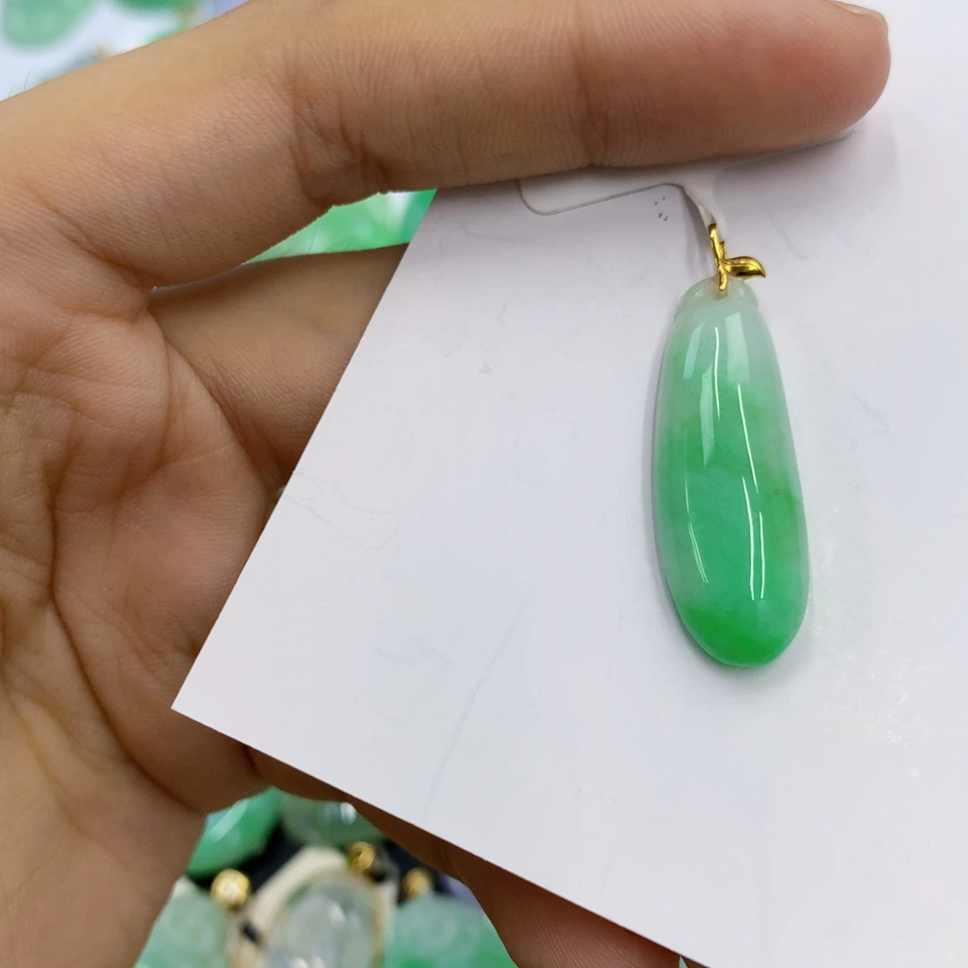 翡翠18K金镶嵌颈饰翡翠