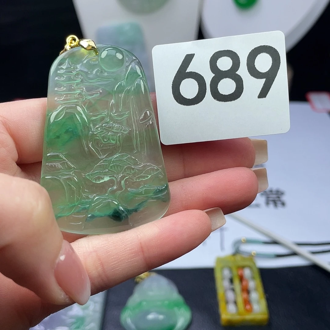 翡翠未镶嵌吊坠(赠链)