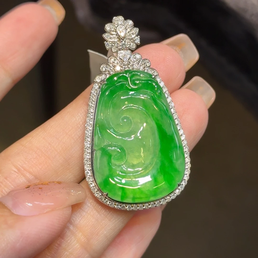 翡翠18K金镶嵌颈饰天然缅甸翡翠