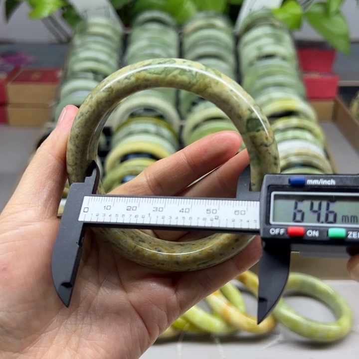 蛇纹石玉未镶嵌手镯90