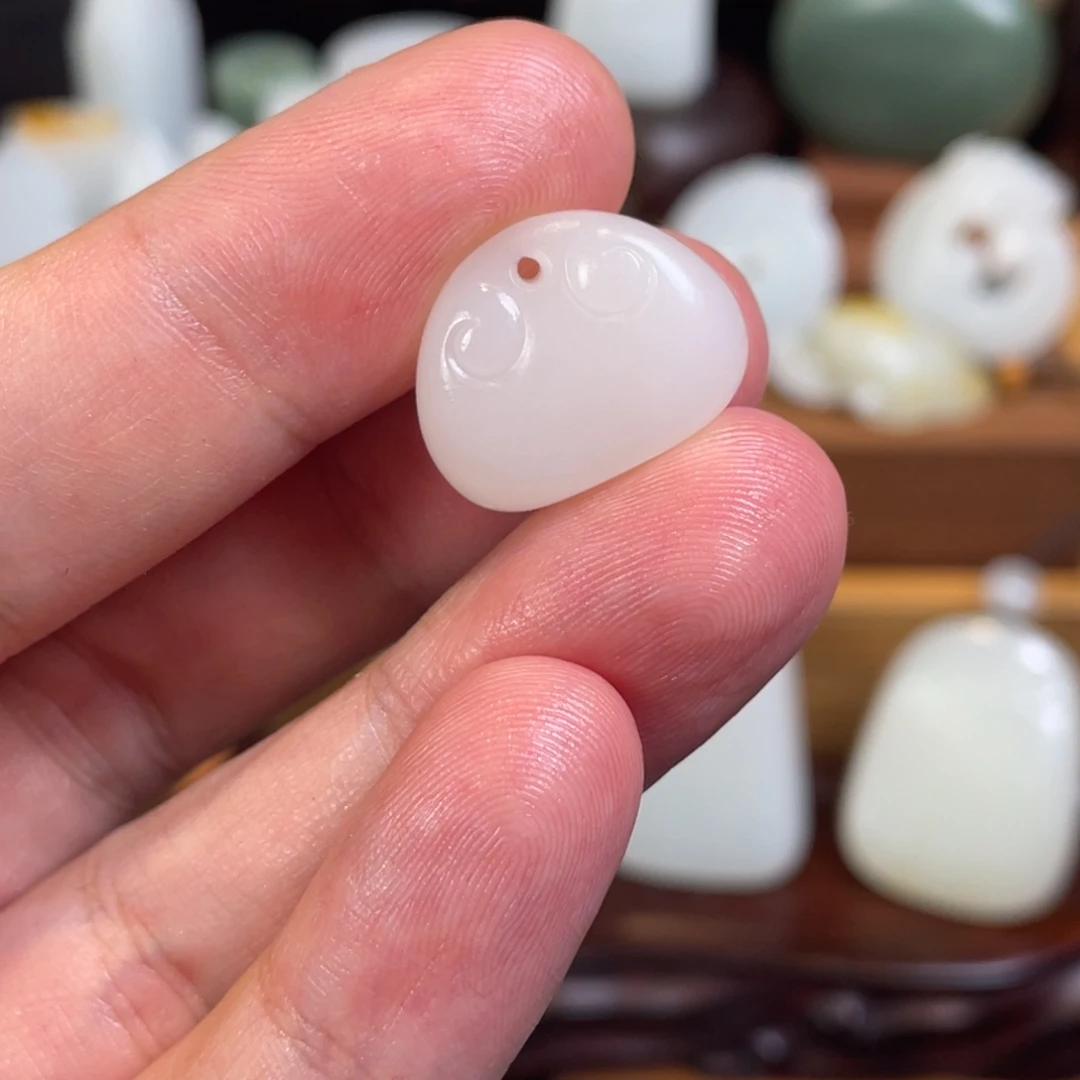 黑***子和田玉未镶嵌戒指