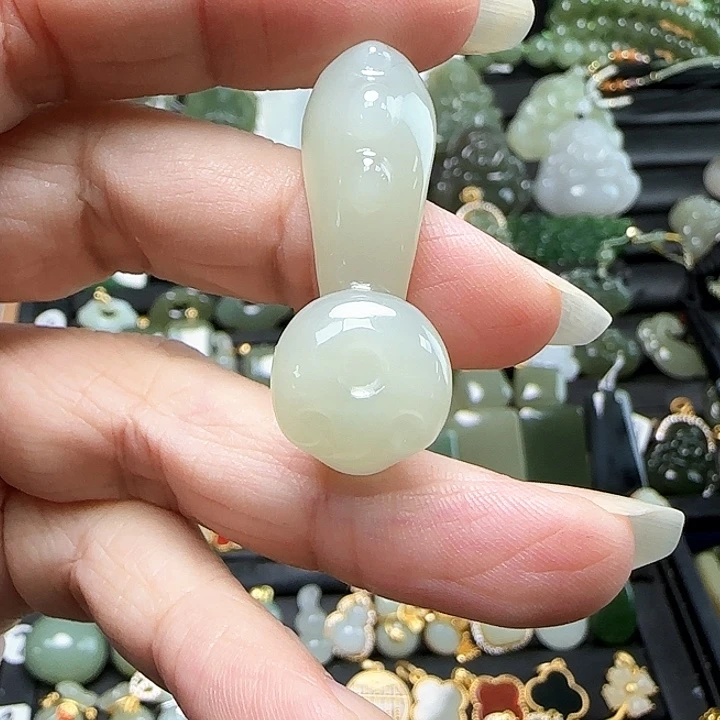 颈饰未镶嵌和田玉烦****士