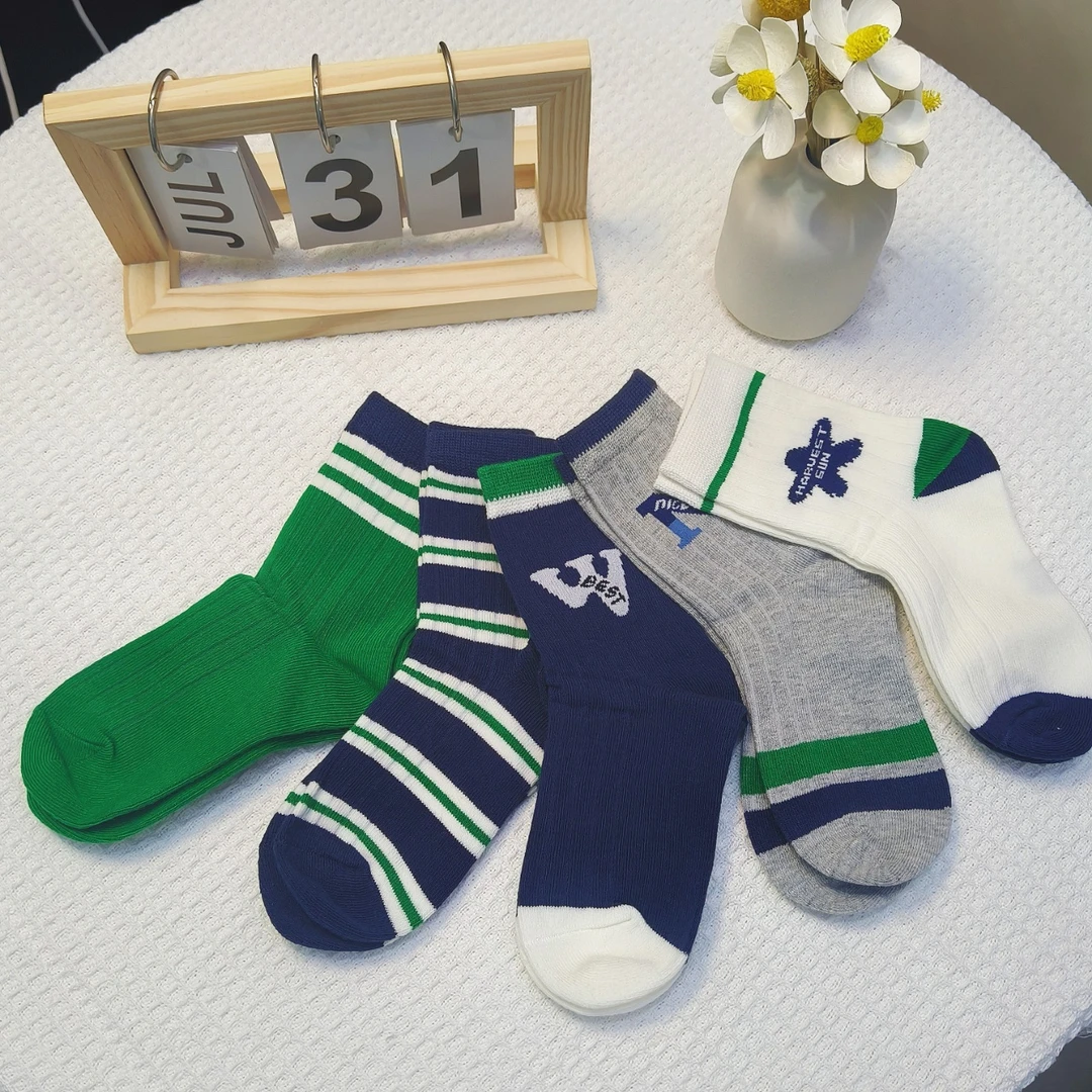 秋冬中筒条纹袜子