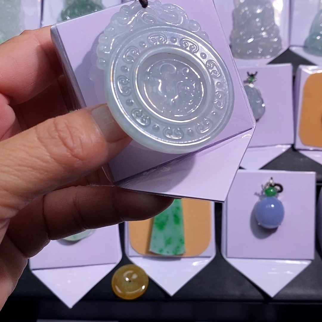 翡翠未镶嵌颈饰时来运转转