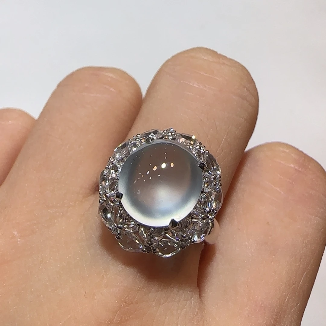 翡翠18K金镶嵌戒指蛋面