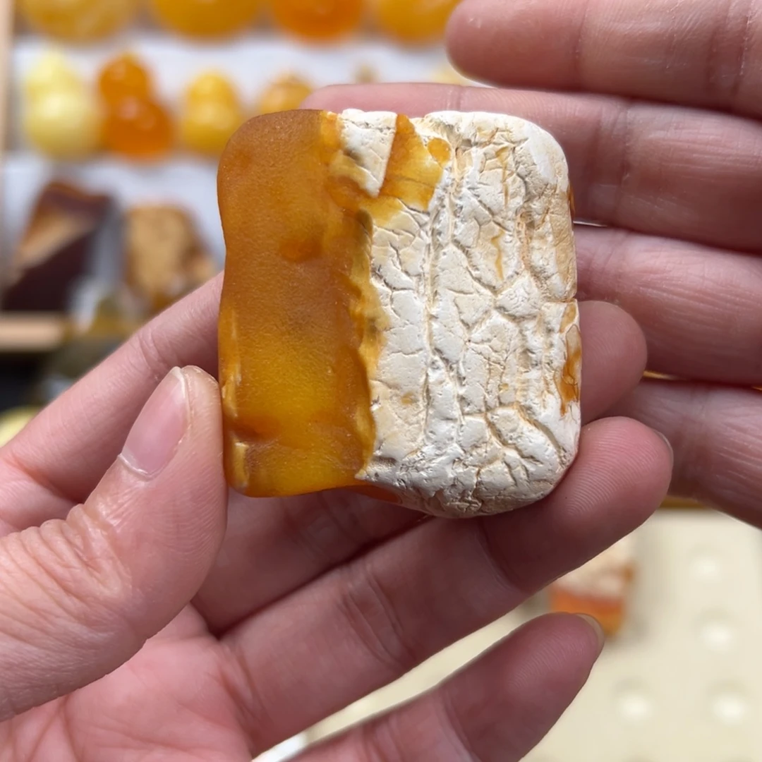 蜜蜡未镶嵌颈饰25.1克