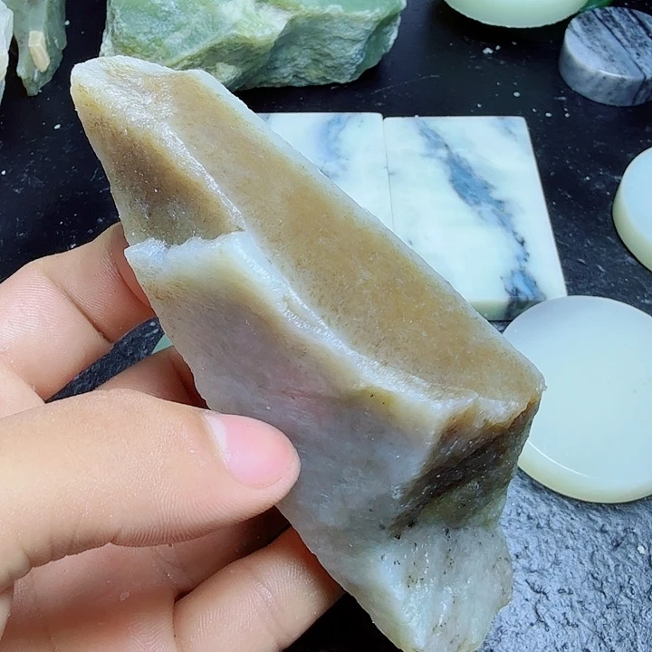 和田玉（糖玉）未镶嵌珠宝奇石