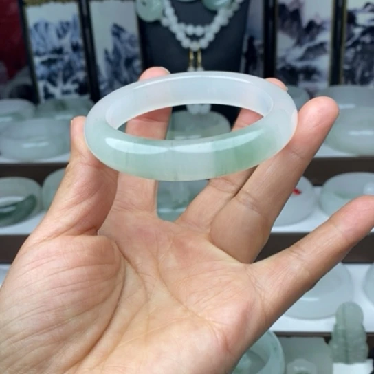 石英质玉（金丝玉）手镯未镶嵌好**棉