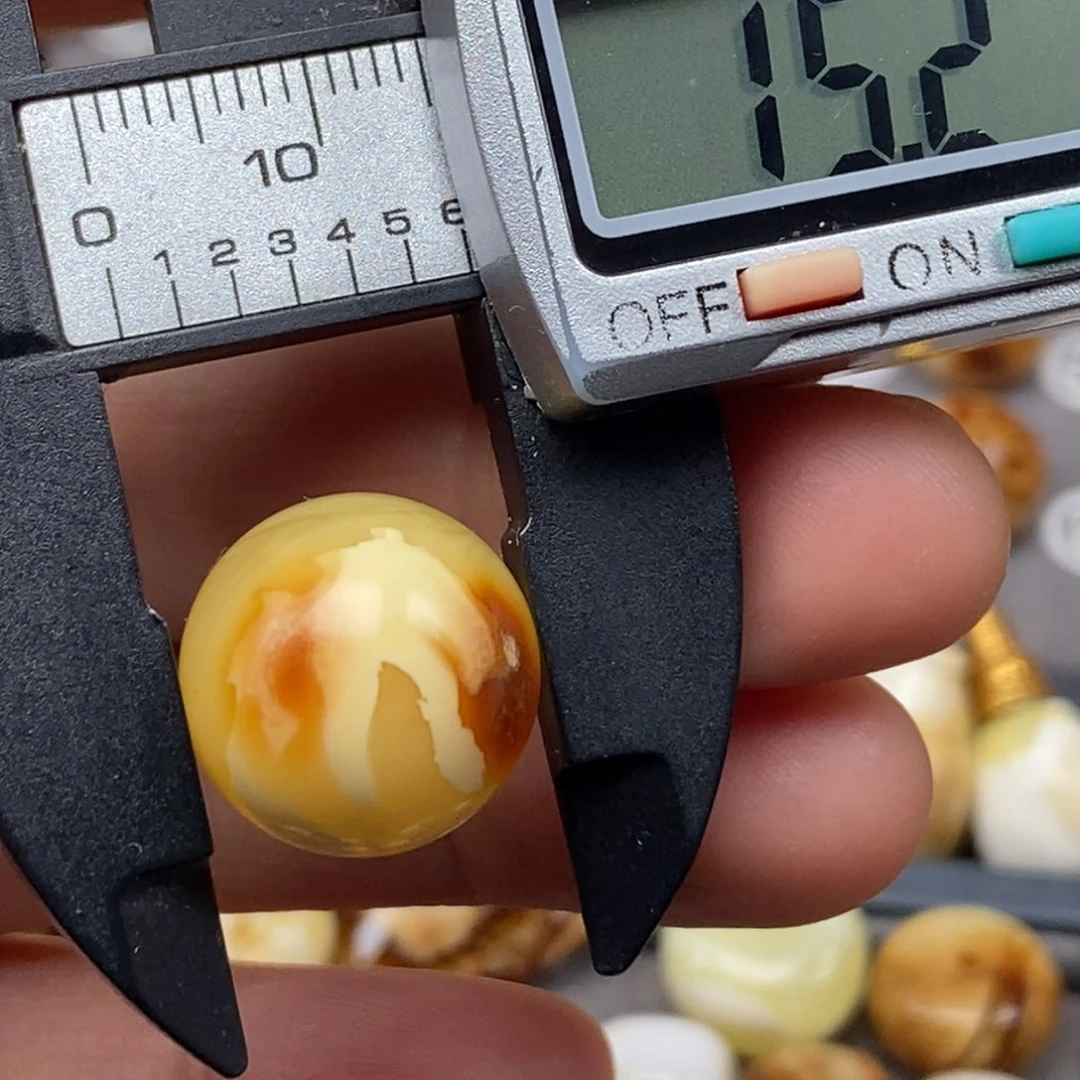 琥珀未镶嵌耳饰圆珠