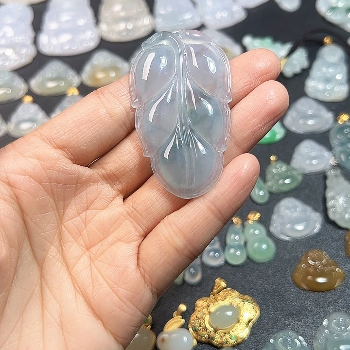 翡翠未镶嵌颈饰大业有成