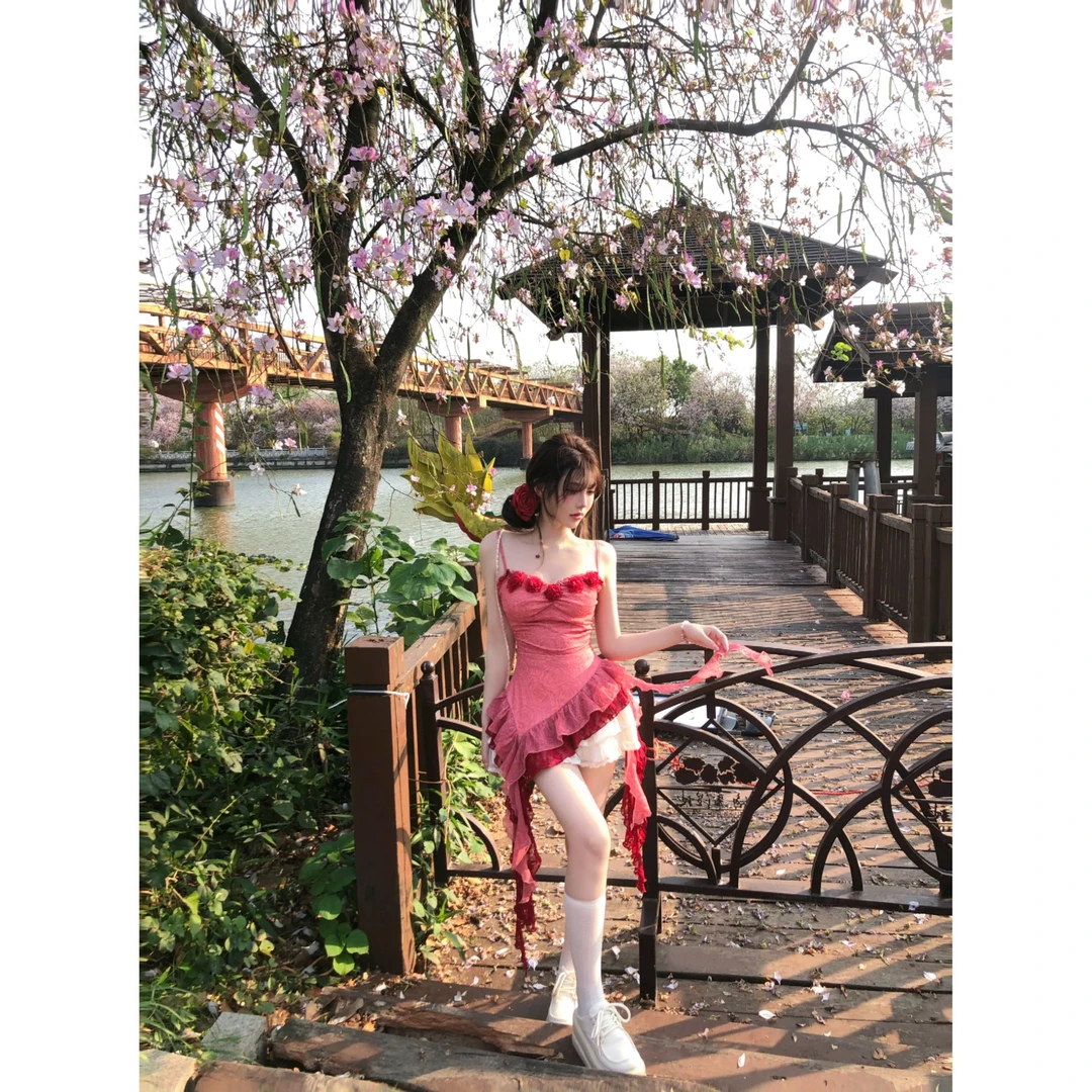 瑞茜·威瑟斯绯蔷绽蕾 夏季纯欲修身显瘦不规则红色上衣半裙R3387W