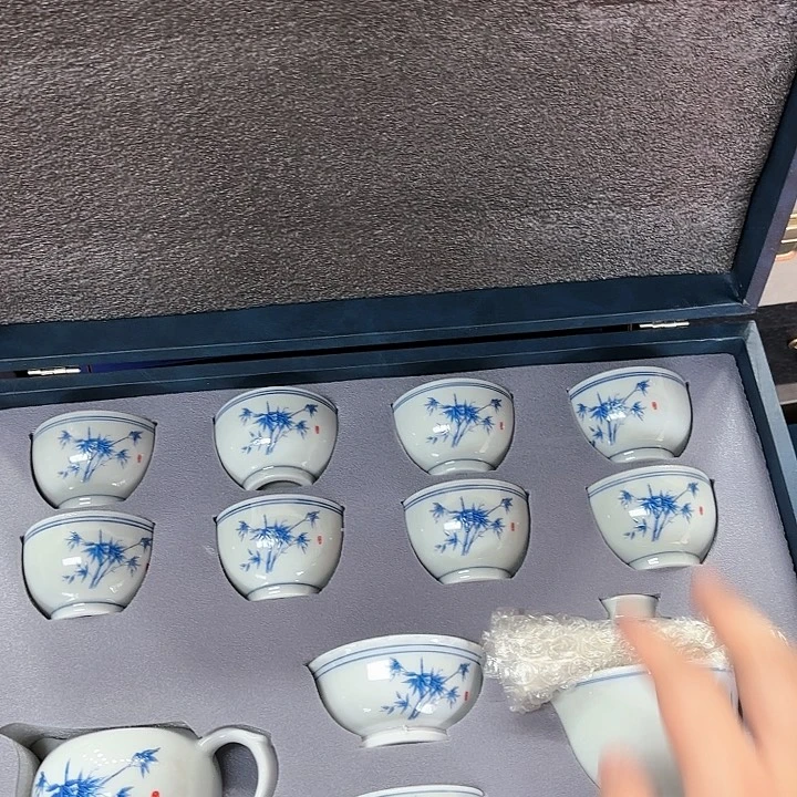 孤品茶具套装等。