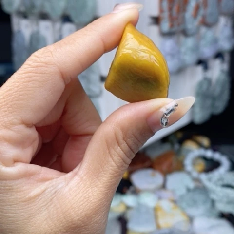 翡翠颈饰未镶嵌翡翠