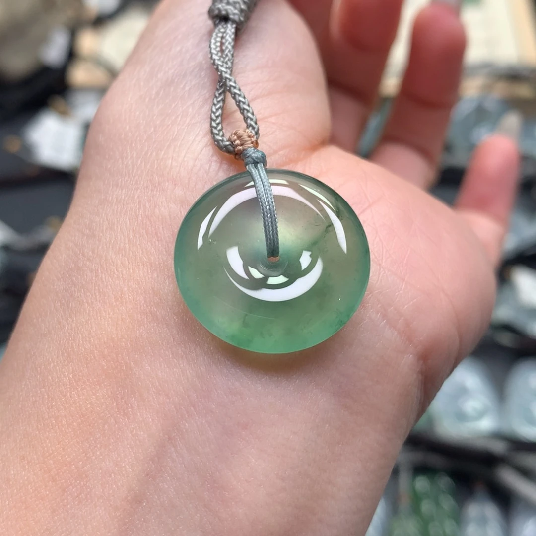 翡翠颈饰未镶嵌扣子