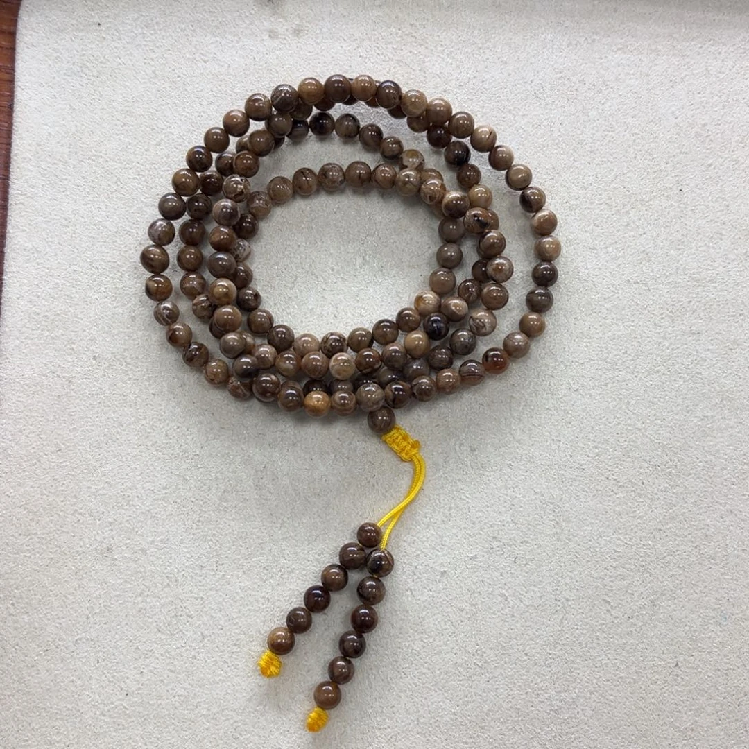 琥珀未镶嵌裸石天然琥珀浅根108。 4mm