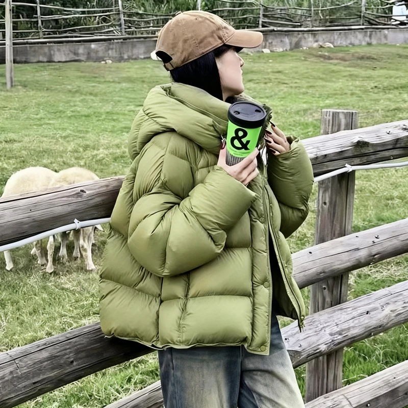 2025时尚百搭绿色泡芙龟背连帽服外套女冬季加厚保暖手塞衣
