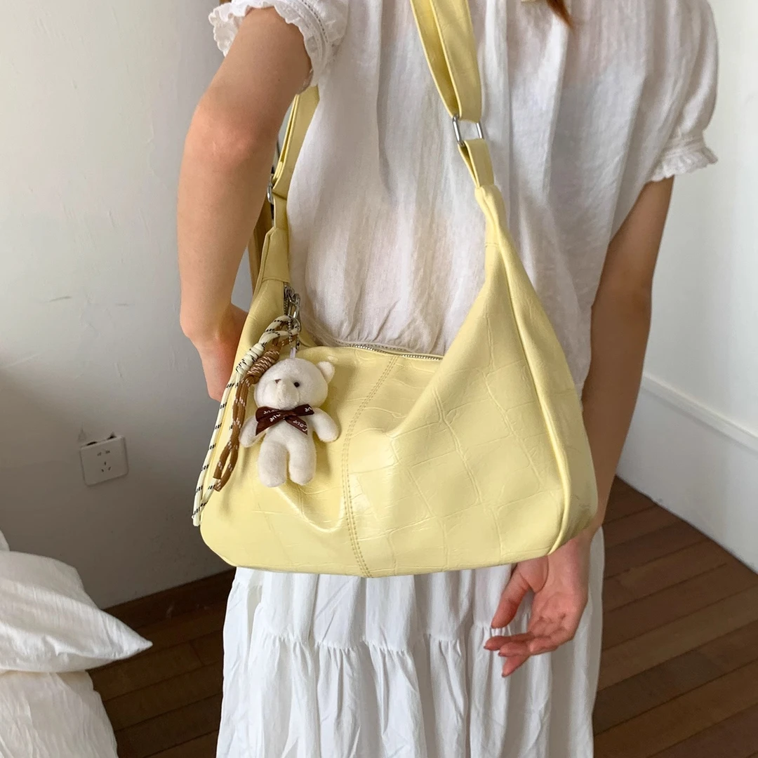 大容量包包女夏天百搭2025新款休闲单肩斜挎包简约上班通勤饺子包