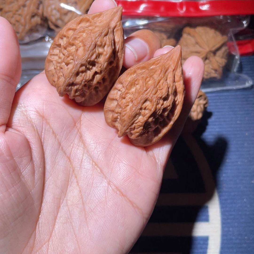 文玩核桃吊坠柳叶鸡心31