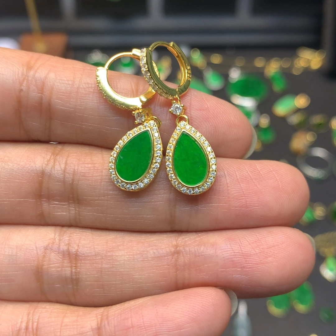 翡翠未镶嵌颈饰有纹