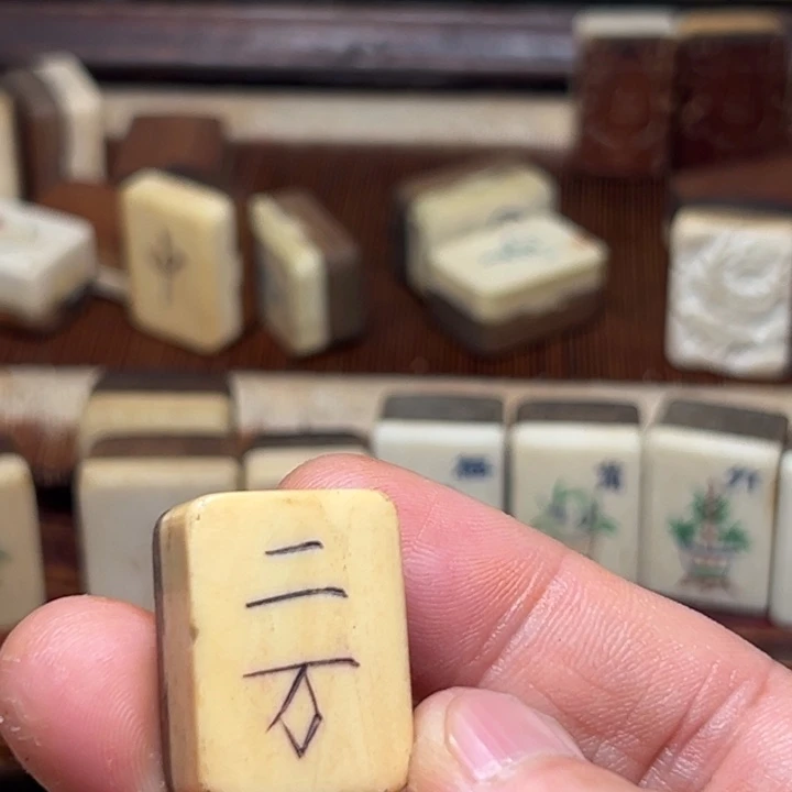 開***氺实心竹雕刻手把件